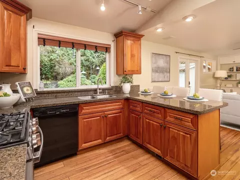 Kitchen - 1622 243rd Pl SE, Bothell, WA 98021 photo 4 of 4