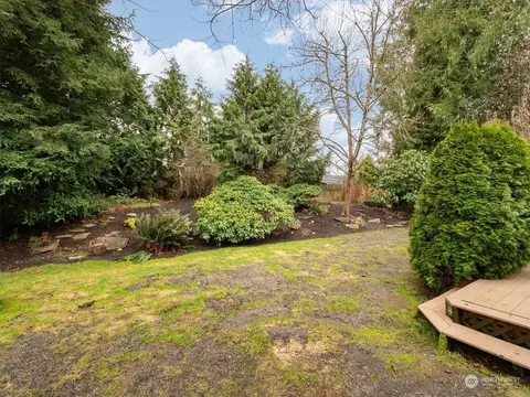 Exterior - 1622 243rd Pl SE, Bothell, WA 98021 photo 5 of 7