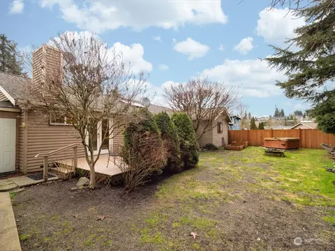Exterior - 1622 243rd Pl SE, Bothell, WA 98021 photo 7 of 7