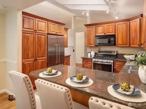Kitchen - 1622 243rd Pl SE, Bothell, WA 98021 photo 2 of 4