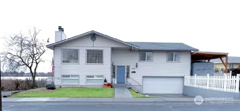 1510 S Lakeway Dr, Moses Lake, WA 98837