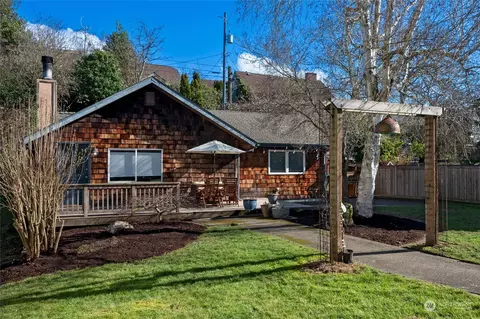 2752 46th Ave SW, Seattle, WA 98116