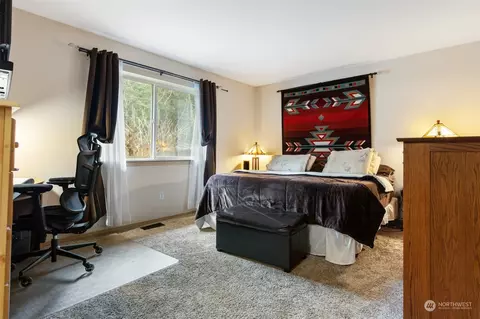 Bedroom - 20706 190th Ave E, Orting, WA 98360 photo 2 of 3