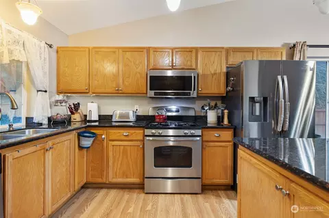 Kitchen - 20706 190th Ave E, Orting, WA 98360 photo 1 of 4