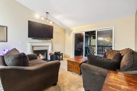Living - 20706 190th Ave E, Orting, WA 98360 photo 3 of 3