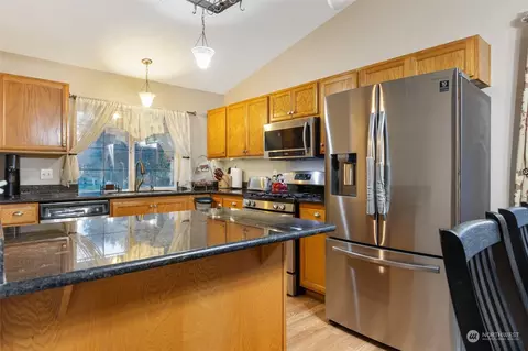 Kitchen - 20706 190th Ave E, Orting, WA 98360 photo 2 of 4