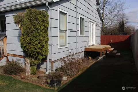 2050 Roosevelt Ave, Enumclaw, WA 98022 photo 3