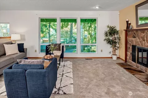 Living - 18510 129th Ln NE, Bothell, WA 98011 photo 2 of 5