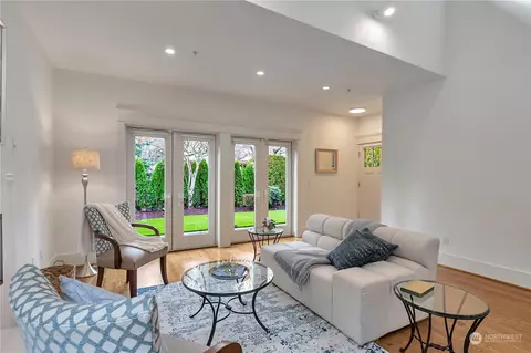 9801 NE 4th St #D, Bellevue, WA 98004