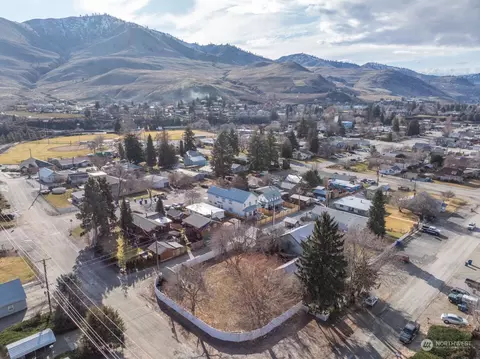 1 E Wapato Ave, Chelan, WA 98816 photo 2
