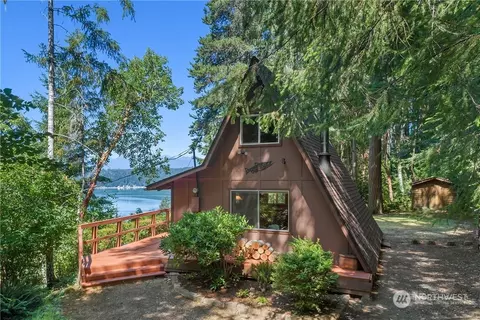 140 E Woods Pl, Belfair, WA 98528
