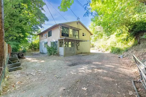 2710 Quarry St W, Bremerton, WA 98312