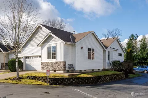 814 10th St SE #7, Puyallup, WA 98372