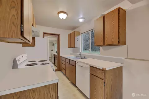 Kitchen - 6009 W Beech St, Everett, WA 98203 photo 2 of 2
