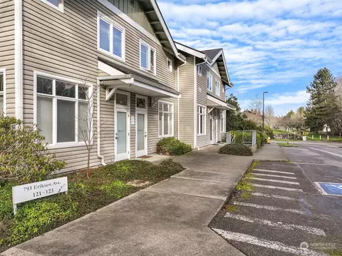 793 Ericksen Ave NE #127, Bainbridge Island, WA 98110