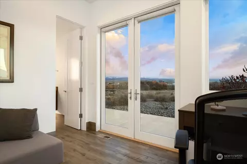 Living - 2350 Ridgeview Rd, Walla Walla, WA 99362 photo 3 of 4