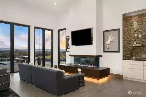 Living - 2350 Ridgeview Rd, Walla Walla, WA 99362 photo 1 of 4