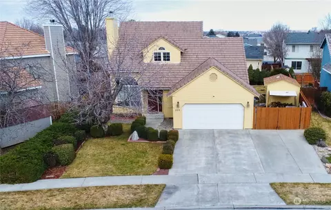 208 E Tanglewood Dr, Moses Lake, WA 98837
