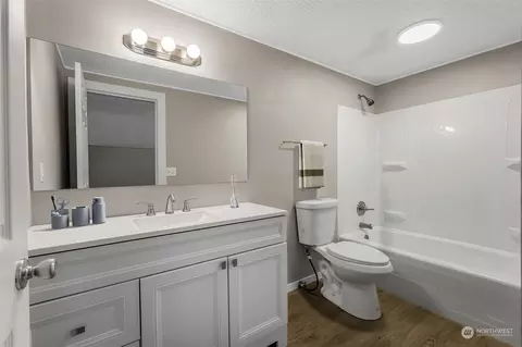 Bath - 16706 17th Ave E, Spanaway, WA 98387 photo 2 of 2