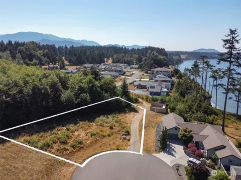 1121 Walker St, Port Angeles, WA 98363