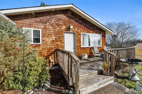 962 NW Cathlamet Dr, Oak Harbor, WA 98277