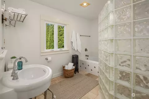 Bath - 3108 E Cherry St, Seattle, WA 98122 photo 2 of 2