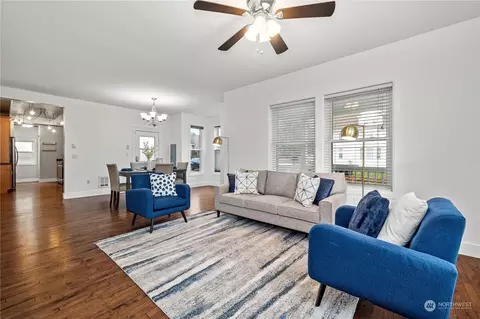 Living - 2202 Oakes Ave, Everett, WA 98201 photo 3 of 5