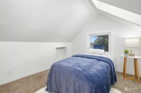 Bedroom - 2202 Oakes Ave, Everett, WA 98201 photo 12 of 14