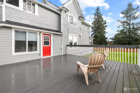 Exterior - 2202 Oakes Ave, Everett, WA 98201 photo 5 of 8