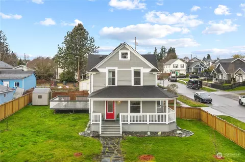 Exterior - 2202 Oakes Ave, Everett, WA 98201 photo 2 of 8