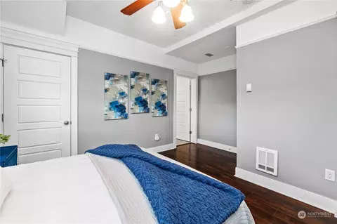 Bedroom - 2202 Oakes Ave, Everett, WA 98201 photo 6 of 14