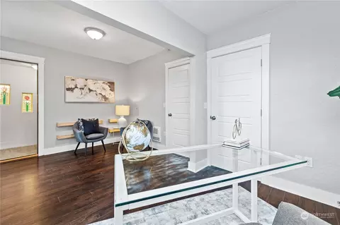 Living - 2202 Oakes Ave, Everett, WA 98201 photo 4 of 5
