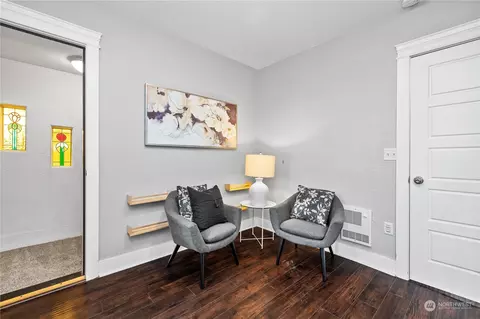 Living - 2202 Oakes Ave, Everett, WA 98201 photo 5 of 5