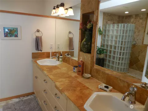 Bath - 2031 E Mason Lake Dr E, Grapeview, WA 98546 photo 4 of 8