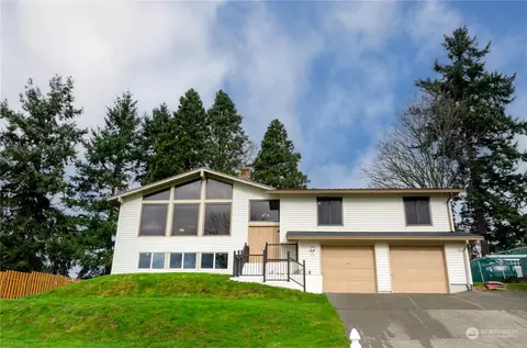 1724 S 233rd St, Des Moines, WA 98198