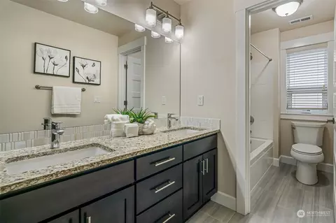 Bath - 4129 172nd Pl SE, Bothell, WA 98012 photo 5 of 5