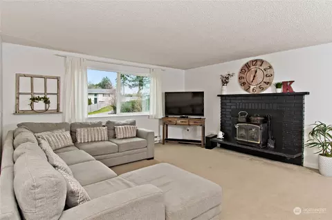 Living - 22201 45th Ave E, Spanaway, WA 98387 photo 1 of 3