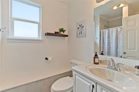 Bath - 22201 45th Ave E, Spanaway, WA 98387 photo 3 of 3
