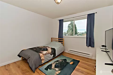 Bedroom - 22201 45th Ave E, Spanaway, WA 98387 photo 5 of 7
