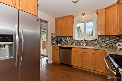 Kitchen - 22201 45th Ave E, Spanaway, WA 98387 photo 1 of 2