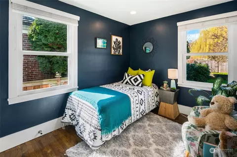 Bedroom - 119 30th Ave E, Seattle, WA 98112 photo 4 of 5