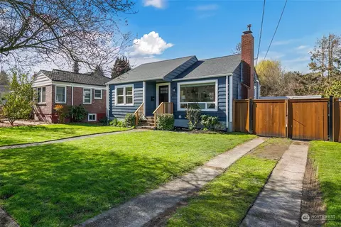 Exterior - 119 30th Ave E, Seattle, WA 98112 photo 7 of 8