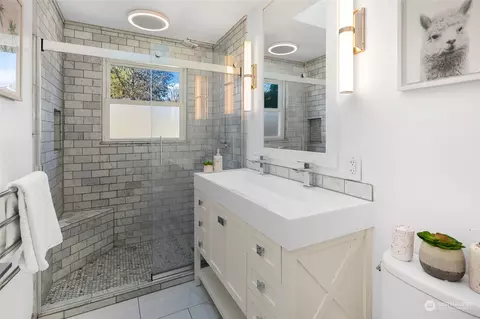 Bath - 119 30th Ave E, Seattle, WA 98112 photo 1 of 2