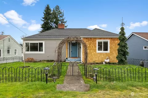 2450 N Wycoff Ave, Bremerton, WA 98312