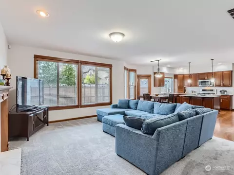 Living - 14603 42nd Dr SE, Snohomish, WA 98296 photo 4 of 4
