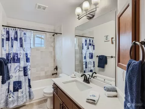 Bath - 14603 42nd Dr SE, Snohomish, WA 98296 photo 4 of 4