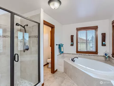Bath - 14603 42nd Dr SE, Snohomish, WA 98296 photo 3 of 4