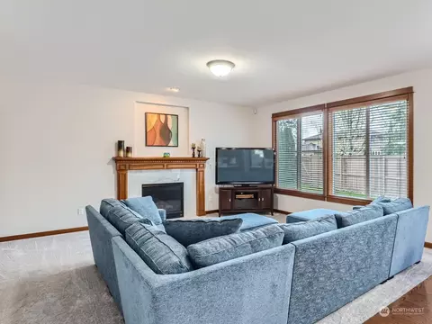 Living - 14603 42nd Dr SE, Snohomish, WA 98296 photo 3 of 4