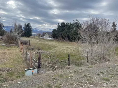 56 S South Union Ave, East Wenatchee, WA 98802