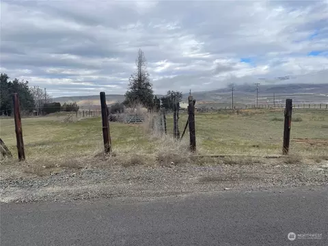59 Airway St, East Wenatchee, WA 98802